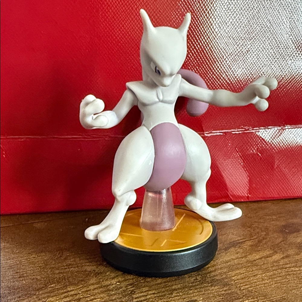 Mewtwo Amiibo Figure